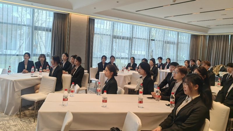 地段与交通：海滨风光与便捷出行